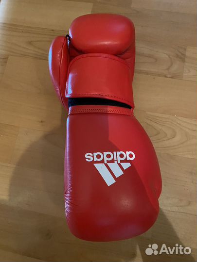 Боксерские перчатки adidas 10 oz