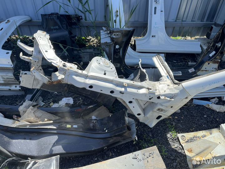 Передняя левая четверть Suzuki Grand Vitara