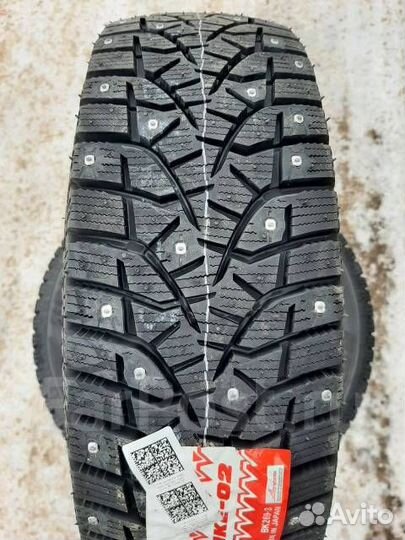 Bridgestone Blizzak Spike-02 SUV 215/60 R17 115