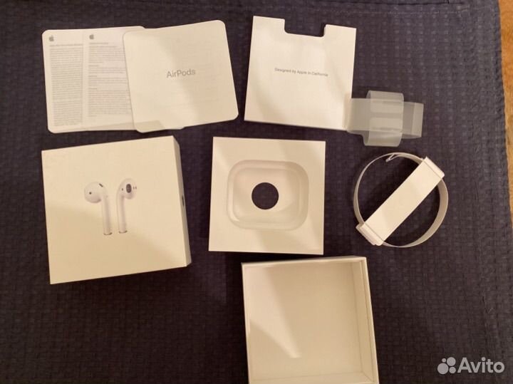 Коробка от беспроводных наушников Apple airpods