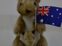 Плюшевый кенгуру с австралийским флагом от Jumbuck
