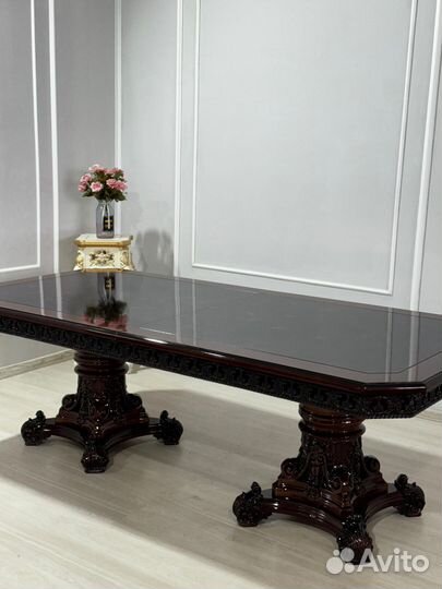 Кухонный стол и стулья