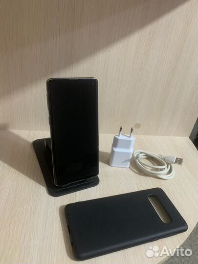 Samsung Galaxy S10, 8/128 ГБ