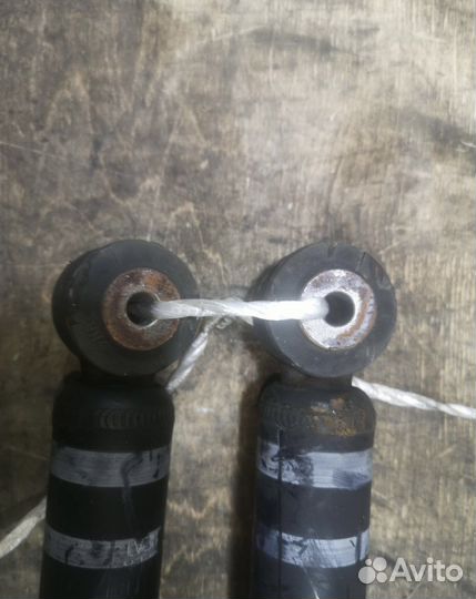 Стойки задние toyota yaris ncp90