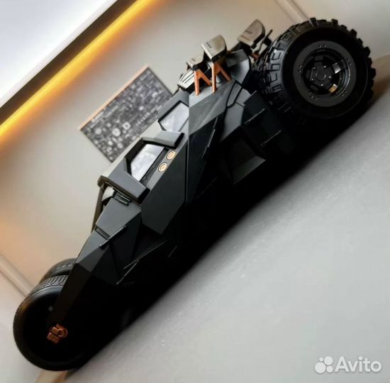 Модель автомобиля Batmobile 1/18 Tumbler металл