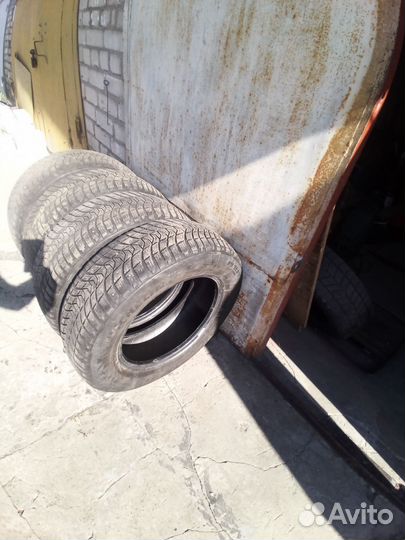 Michelin Latitude X-Ice North 2 + 215/65 R16