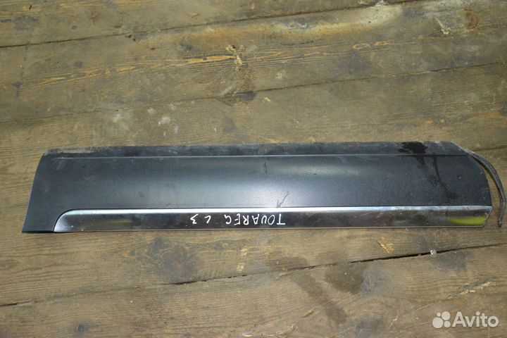 Молдинг двери задний левый Vw Touareg 7L