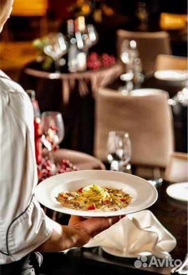 Официант в отель 5*
