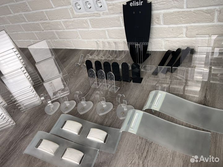 Псластиковые подставки под бижутерию, часы, кожу