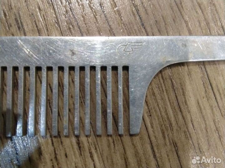 Профессиональные зажимы для волос и расческа