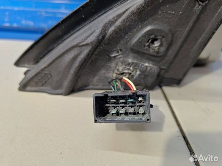 Зеркало правое Audi A6 C5 2.4 ALF 1998