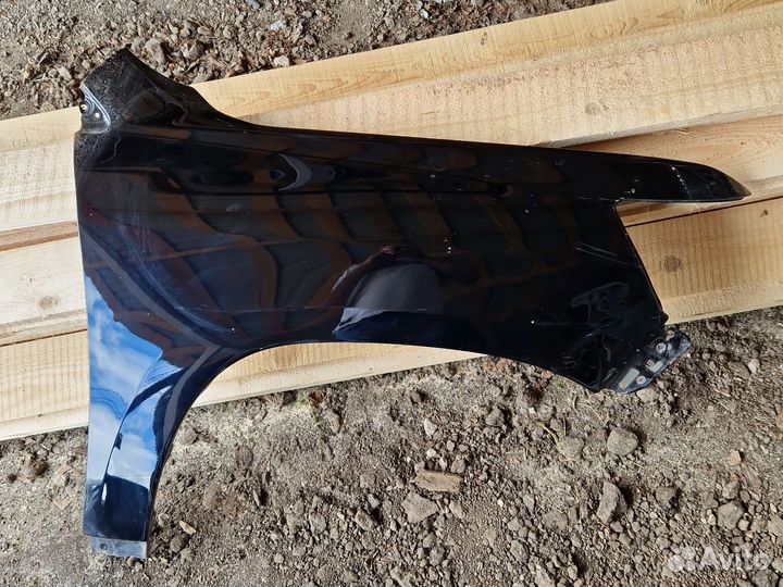 Переднее правое крыло toyota land cruiser 200