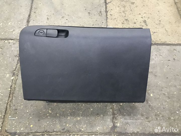 Бардачок Dodge Challenger LA с 2015