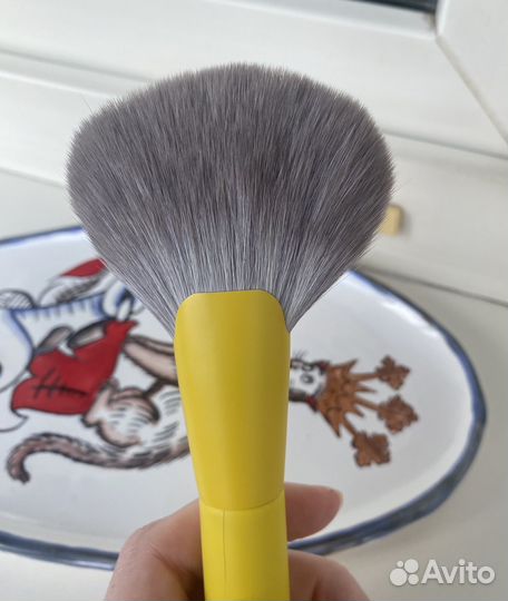 Кисть gigi Ne blednaya by Gev Mua