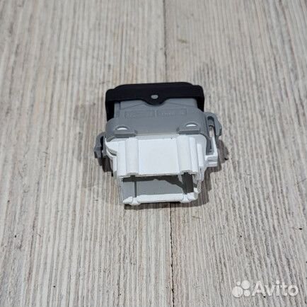 Кнопка блокировки салона Nissan qashqai J10