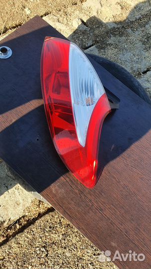 Задний правый фонарь renault megane 3
