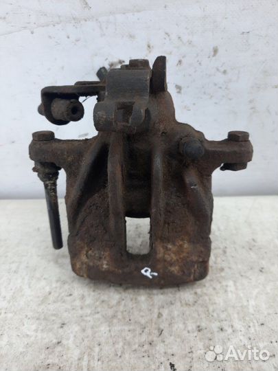 Суппорт тормозной задний правый Opel Vivaro