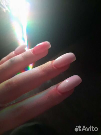 Модель на маникюр