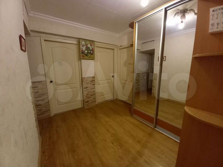 3-к. квартира, 70 м², 1/6 эт.