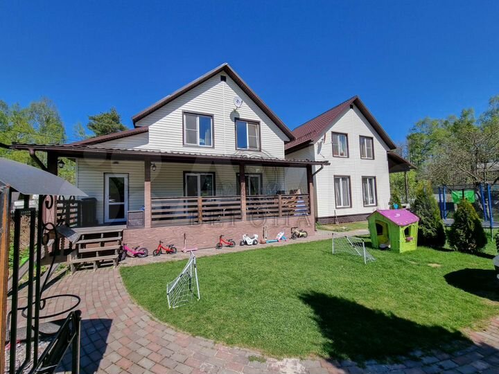 Дом 200 м² на участке 7,3 сот.