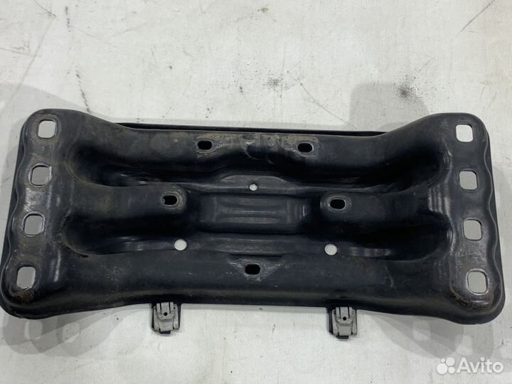 Кронштейн кпп Mercedes W213