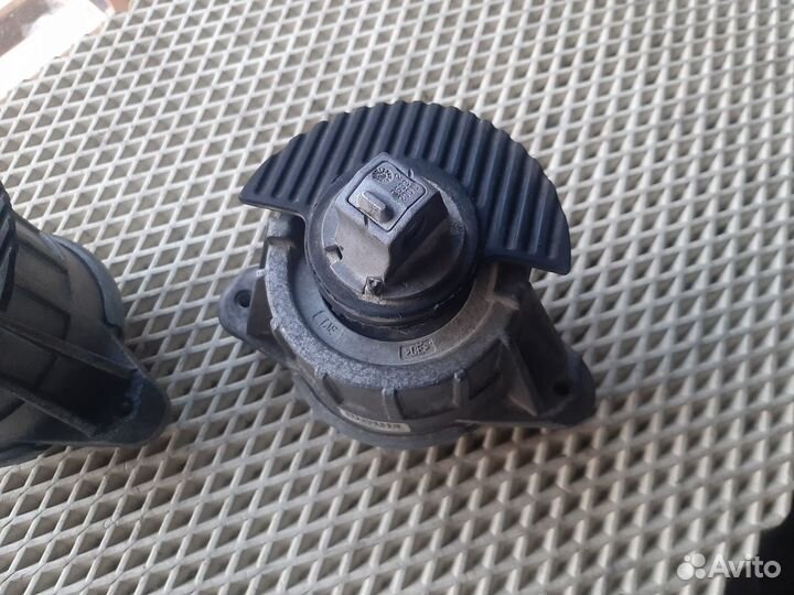 Mercedes W212 218 Подушка двигателя