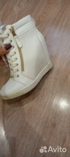 Кроссовки высокие