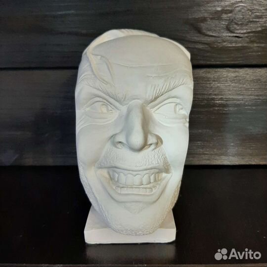 Гипсовая голова Джонни Торренс 