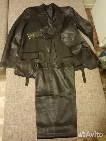 Костюм школьный новый