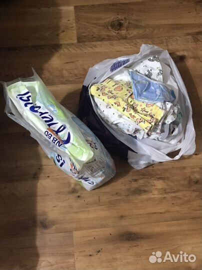 Одежда и памперсы для новорождённых