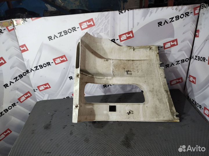 Накладка (ресничка) фары левая DAF XF 95 2005