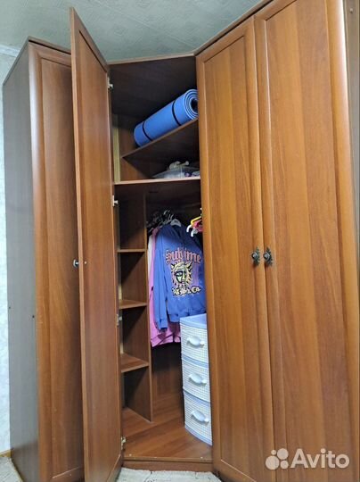 Угловой шкаф