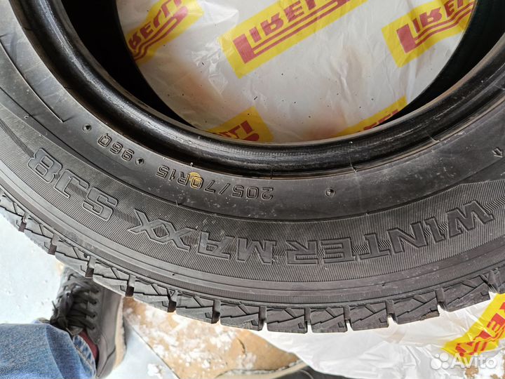 Dunlop SP Winter Maxx WM01 205/70 R15