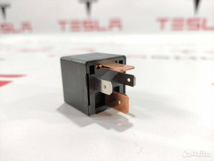 Реле блока предохранителей Tesla Model S 2014