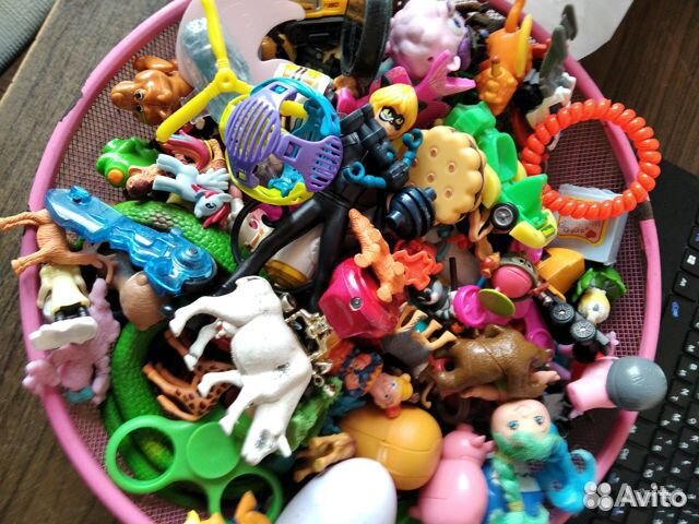 Дерев. игрушки, кран, киндеры, ж/дорога, машины