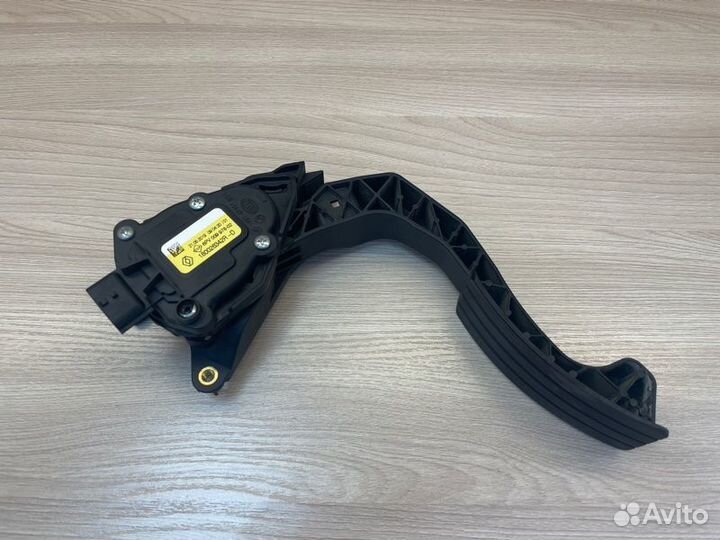 Педаль газа Renault Logan