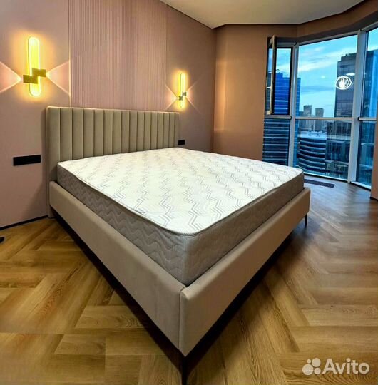 Кровать с изголовьем