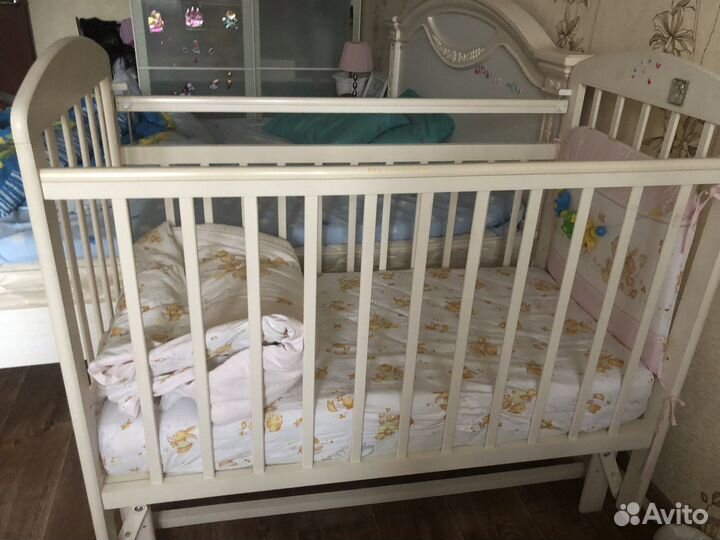 Кроватка с маятником и матрасом кокосовым