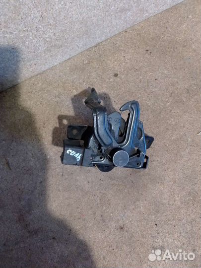 Замок капота Hyundai Solaris 1