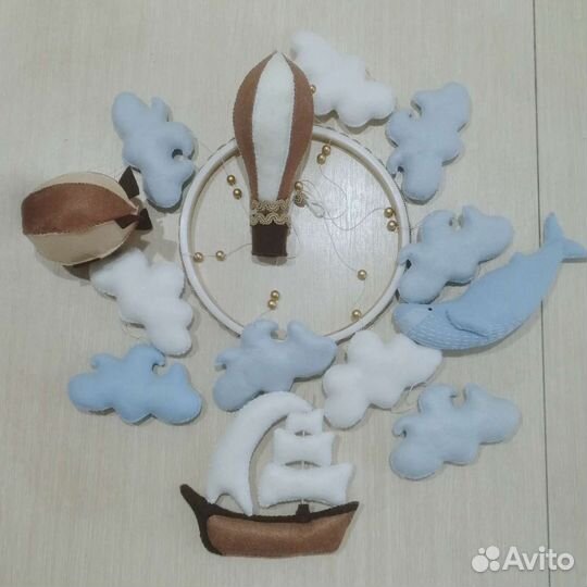 Мобиль из фетра ручной работы