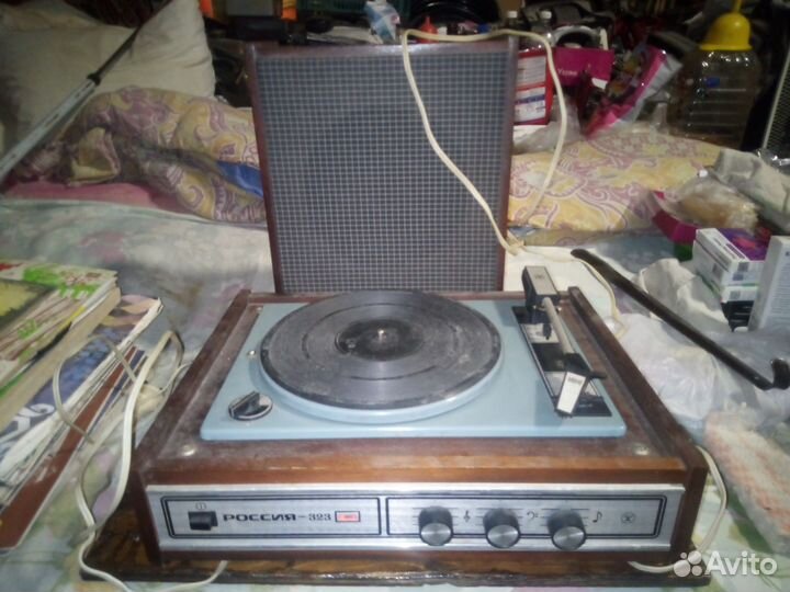 Электропроигрыватель виниловых дисков