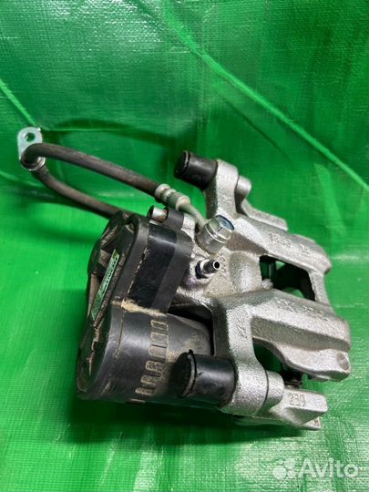 Тормозные колодки заднее правое Honda Fit GR4