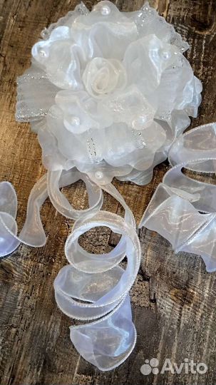 Белые нарядные бантики на 1 сентября и не только