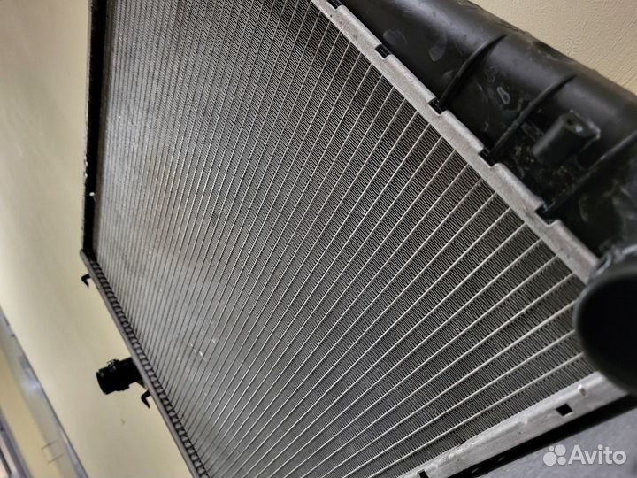 Радиатор Оригинал BMW X3 E83 2.0 3.0 17113400013
