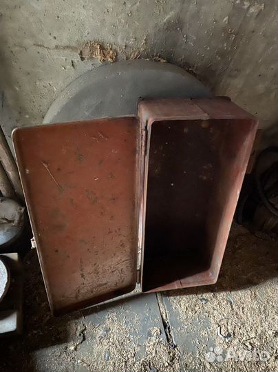 Ящик для инструмента железный