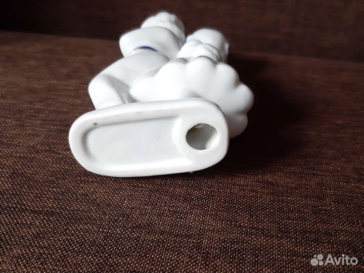 Фарфоровая статуэтка 