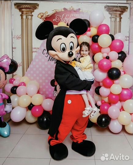 Поздравление от Микки Мауса.Ростовая кукла