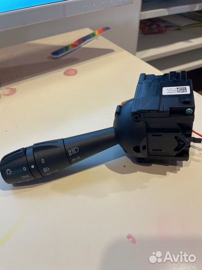 Подрулевой переключатель 8201167981