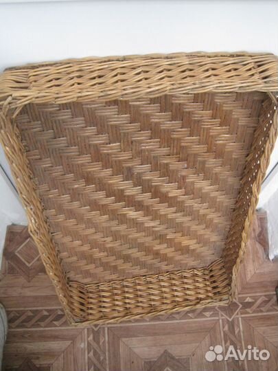 Большая плетеная корзина