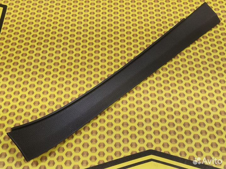 Накладка в салоне передняя левая Volkswagen Jetta